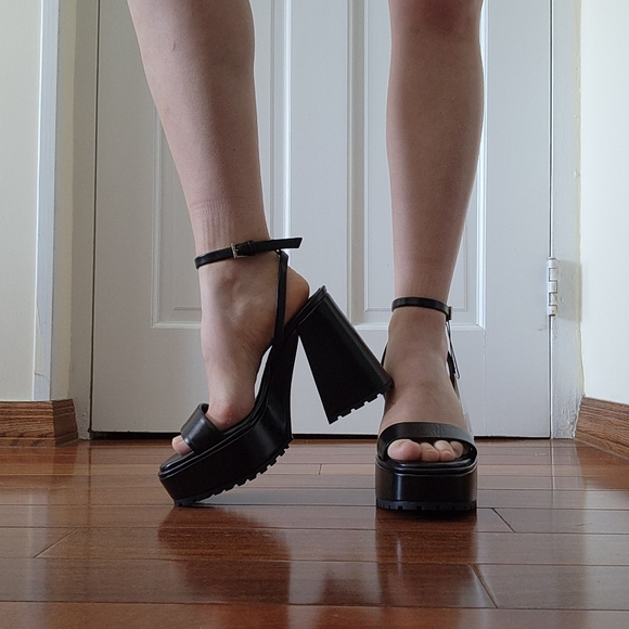 Zara Chunky Block Heel Sandals - Picture 3 of 14